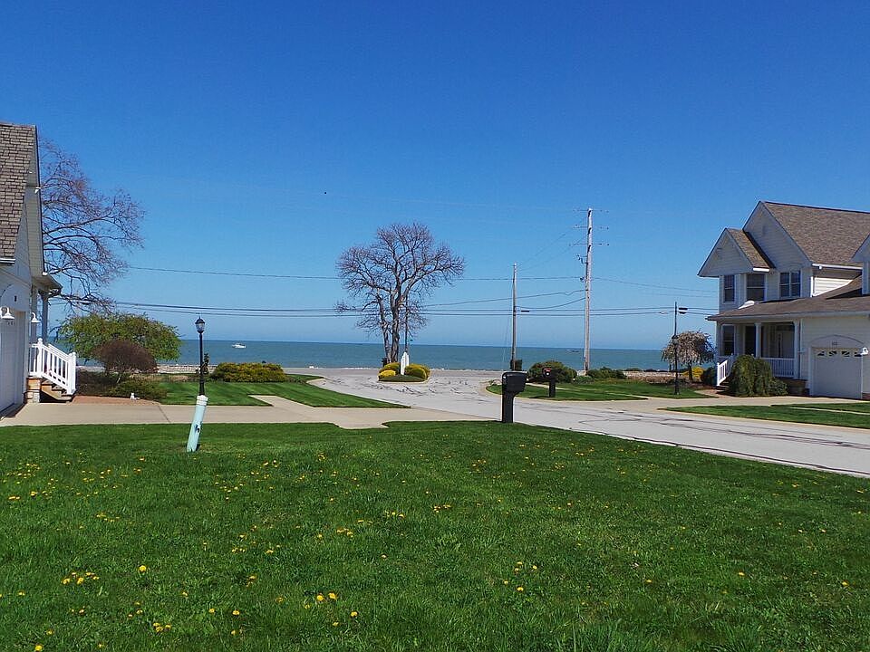 1st image of 104 Cottage Cove Dr