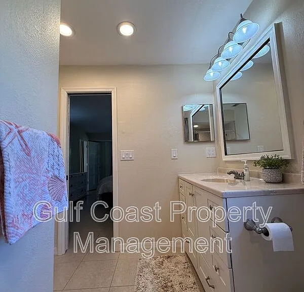 3185 Clifford St — Photo 52