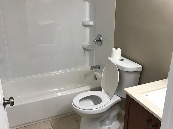 5th image of 5645 Saint James Ct APT 1E