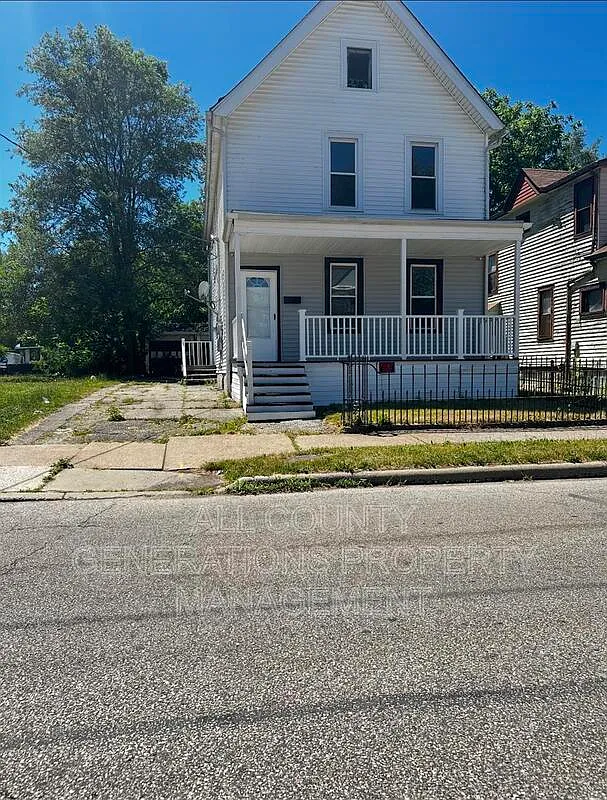 3 bed, 1.0 bath, $1,195 — Photo 1