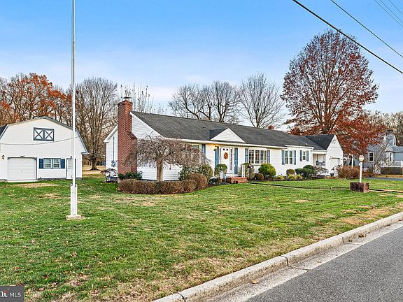 3rd image of 72 Shirley Ave