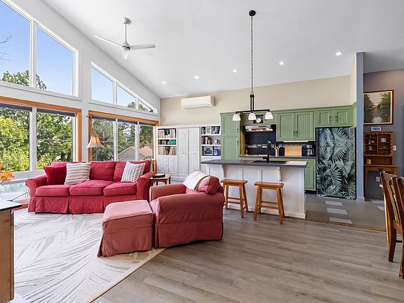 3rd image of 4 Acadia Drive