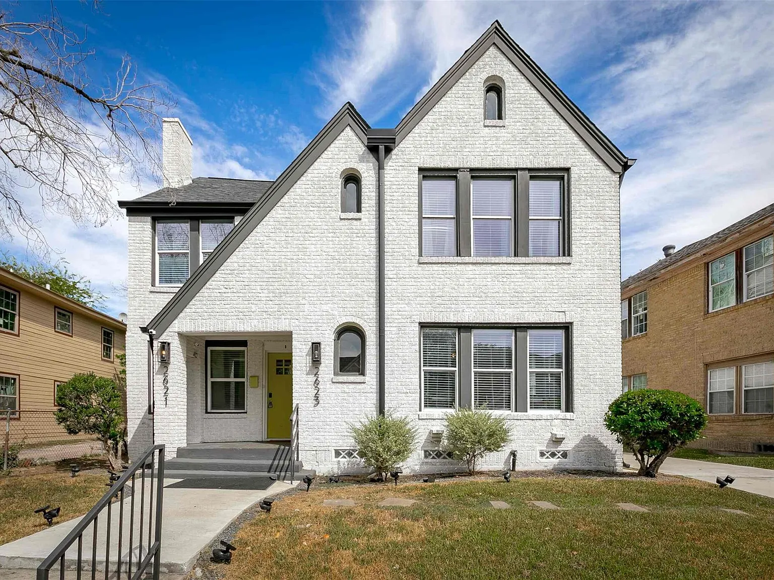 2 bed, 1.0 bath, 1082 sqft, $1,695 — Photo 1