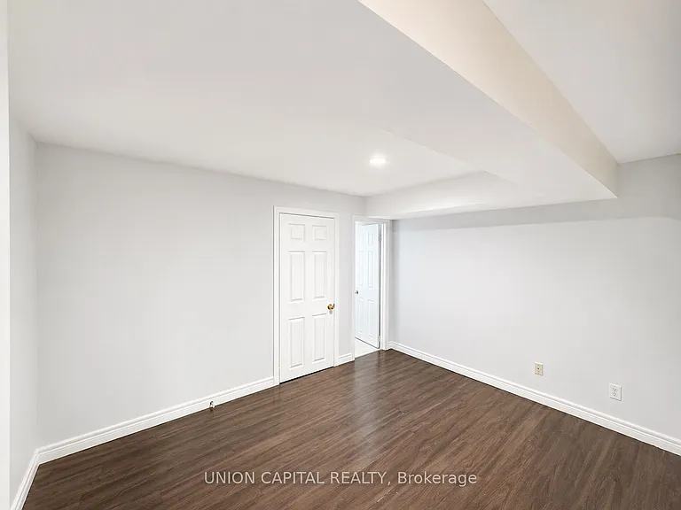 9 Sunbird Cres #BASEMENT — Photo 7