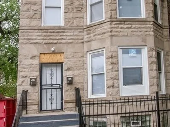 6715 S Eberhart Ave, Chicago, IL 60637