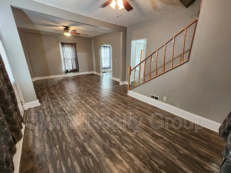 4 bed, 2.0 bath, $1,400 — Photo 3