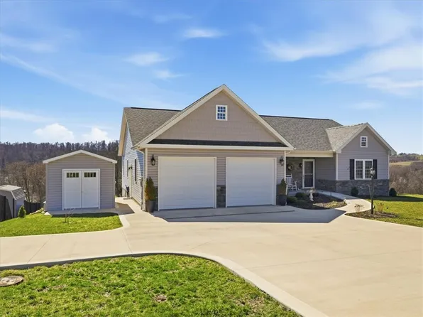 2 Stonegate Dr, Burgettstown, PA 15021