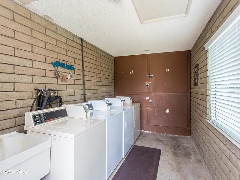 142 S Rush St #A — Photo 17