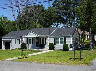 40 Sunset Ave, Woonsocket, RI 02895