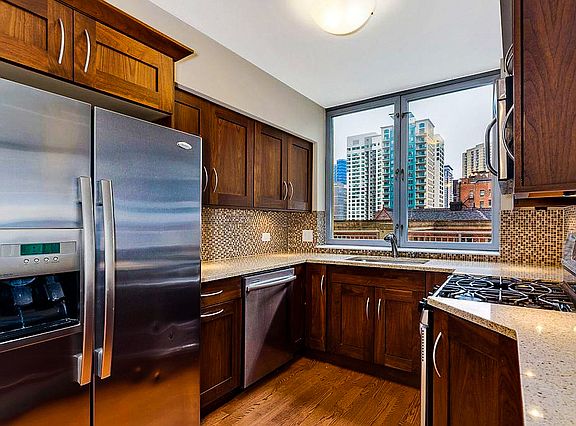 2nd image of 600 N Dearborn St APT 611