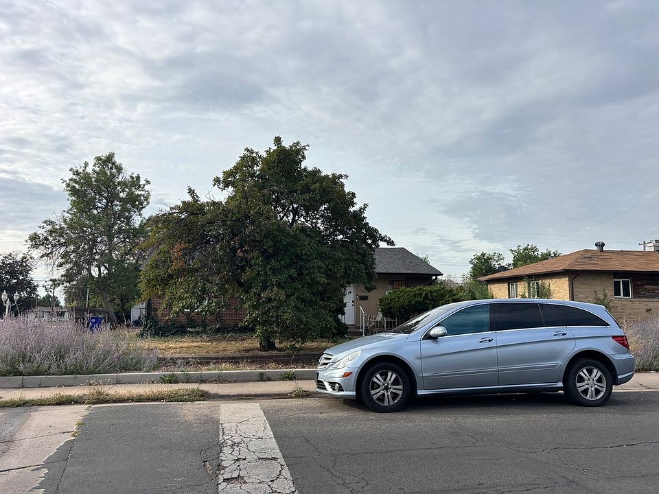 1st image of 2400 W 24th St