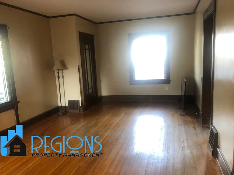 501 E Locust St — Photo 17