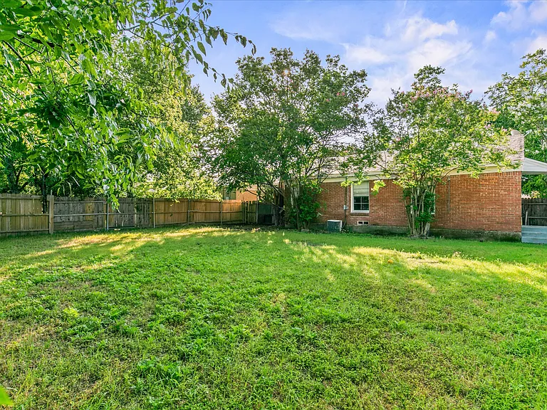 10523 Wood Dale Dr — Photo 7