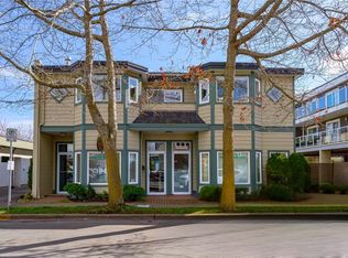 9725 4th St #204, Sidney, BC V8L 2Y8