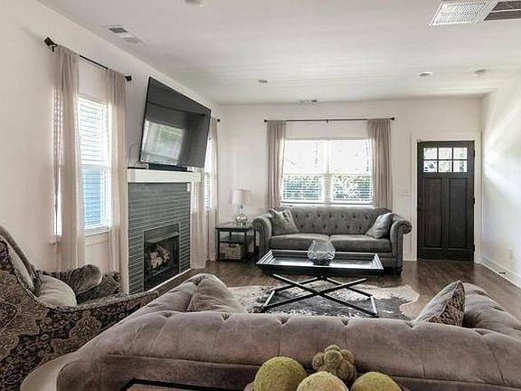 2nd image of 3203 Anderson Pl