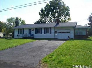 4886 Greystone Dr, Liverpool, NY 13088