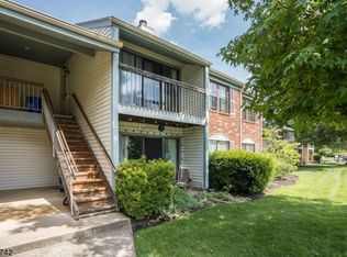 116 Crabapple Ln #327, Franklin Park, NJ 08823