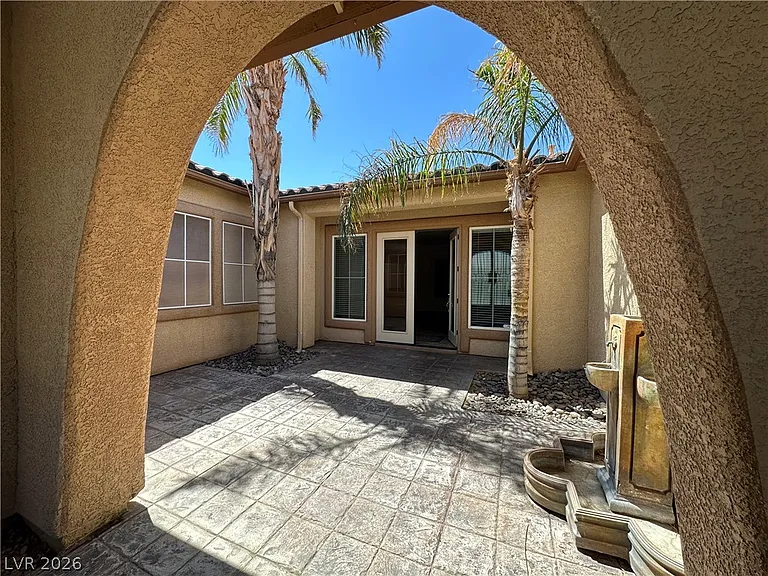 7185 Windy Peak Ct — Photo 2