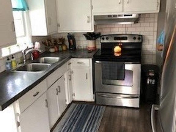 4th image of 1105 SW Buckingham Pl