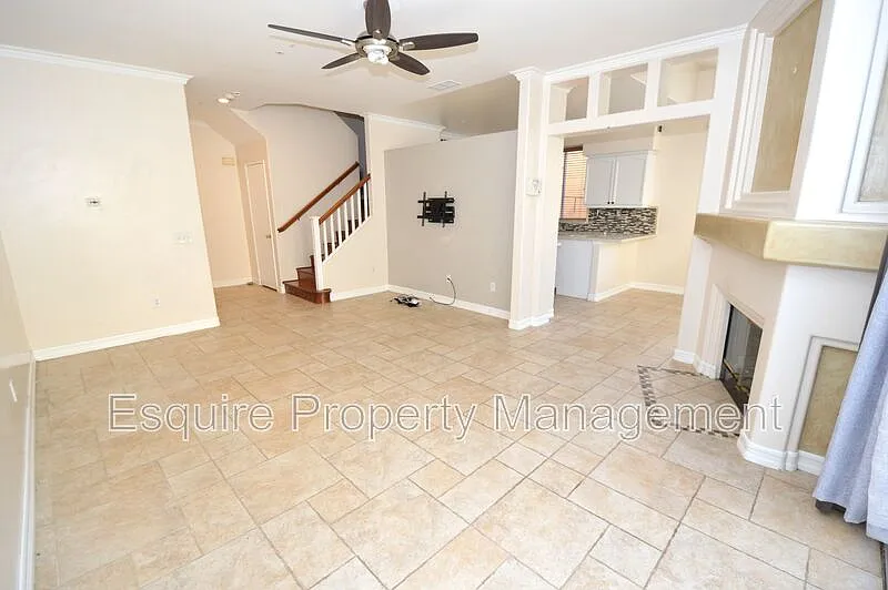 3 bed, 2.0 bath, 1400 sqft, $3,595 — Photo 4
