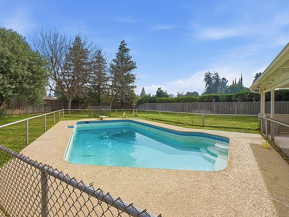 3rd image of 1219 E Feemster Avenue