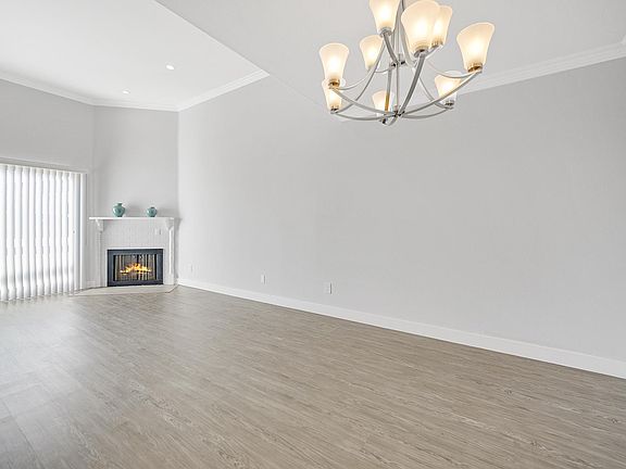 4th image of 1226 S Shenandoah St #320