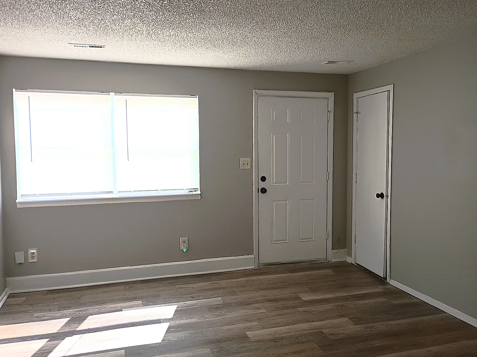 3 bed, 865 sqft, $1,250 — Photo 1