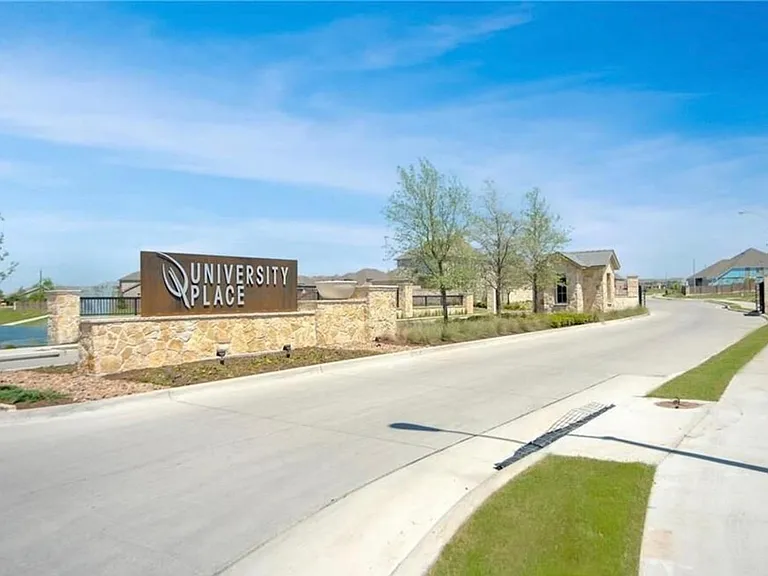 17644 Bottlebrush Dr — Photo 29