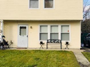 20 Farmhouse Rd, Sicklerville, NJ 08081