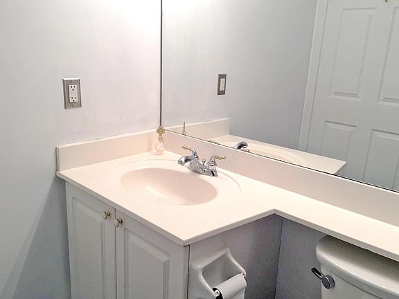 4th image of 909 Bay St #205