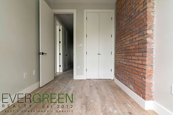 Rented by Evergreen Apartments BK | media 23