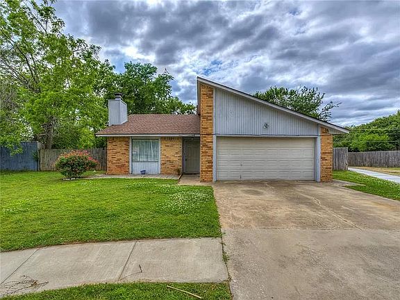 2nd image of 1800 Yorktown Cir