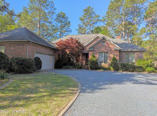 5 Sulky Ln, Pinehurst, NC 28374