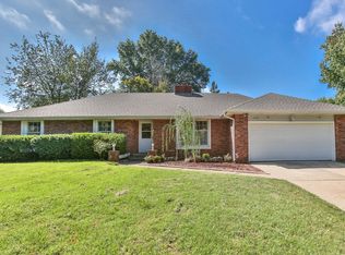 1512 E Walnut Lawn St, Springfield, MO 65804