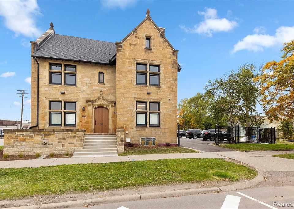 1st image of 3040 E Grand Blvd