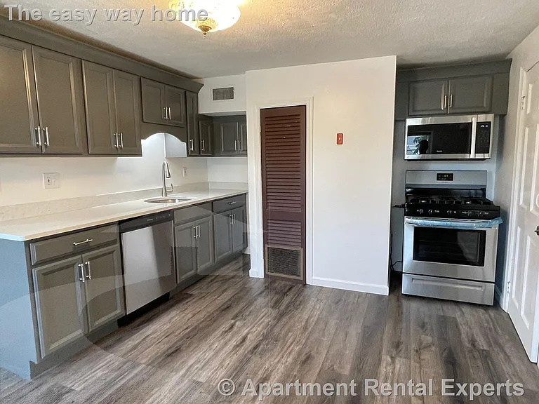 70-72 School St #2 — Photo 3