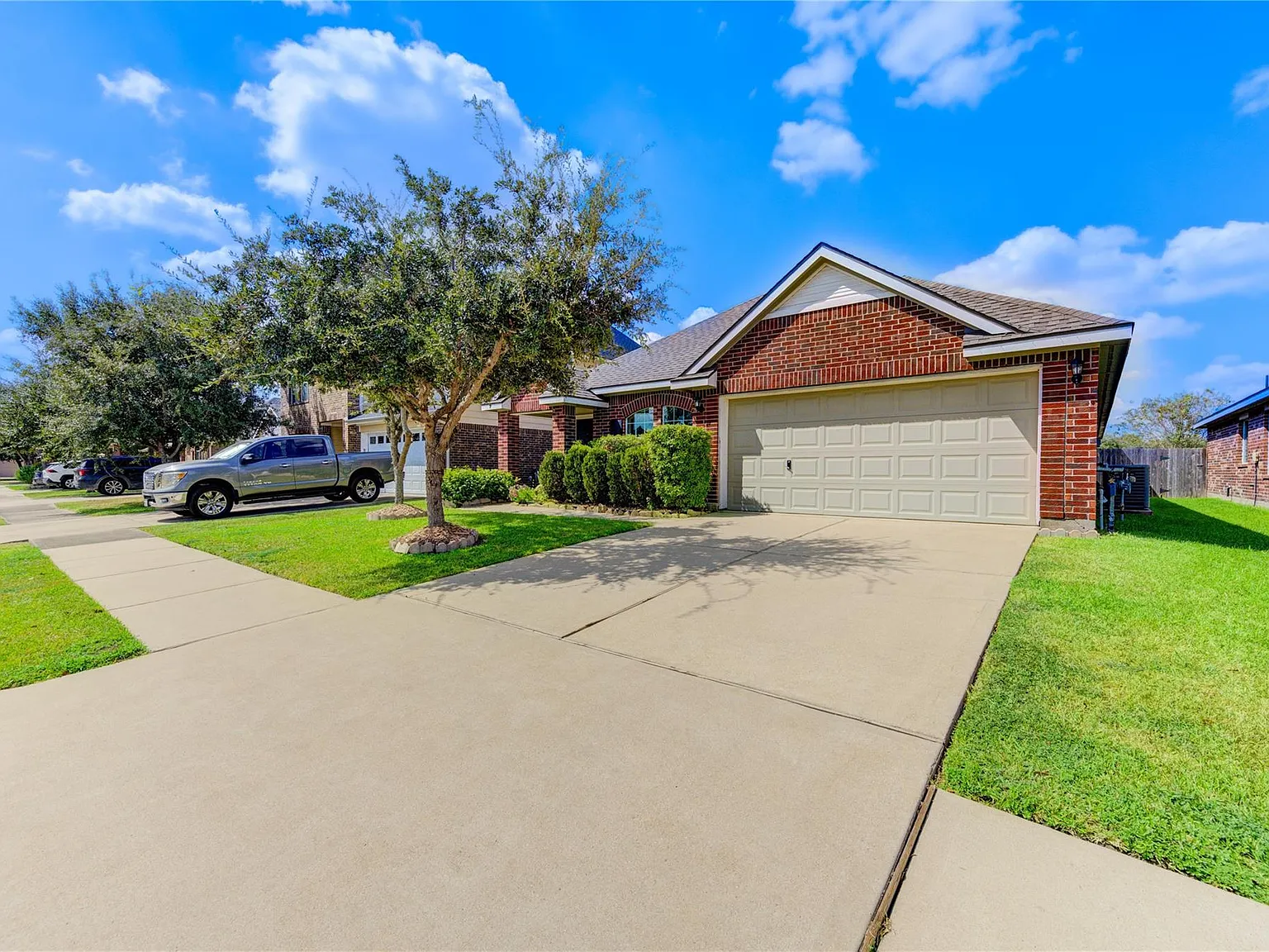 3 bed, 2.0 bath, 2346 sqft, $2,150 — Photo 4