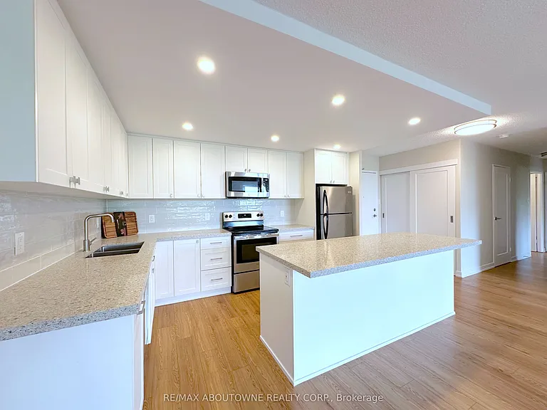 165 La Rose Ave #508 — Photo 3
