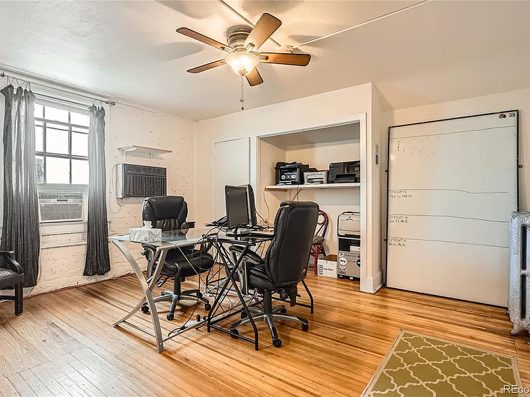 940 N Logan St — Photo 16