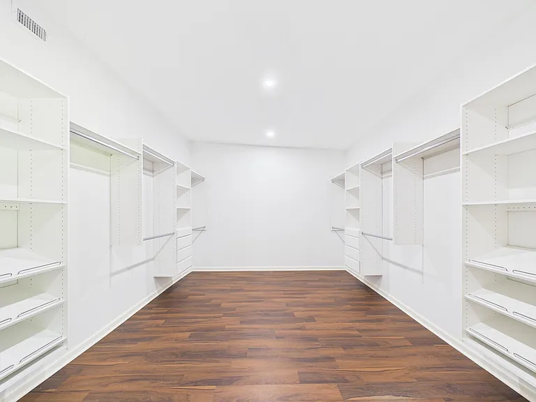 11515 Iberia Dr — Photo 16