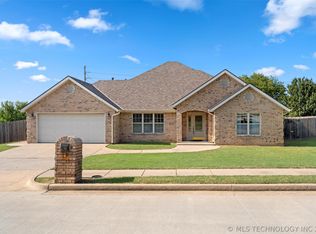 5602 SE Meadow Dr, Bartlesville, OK 74006