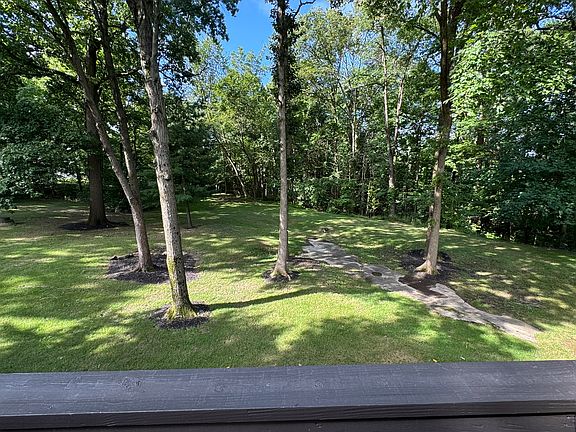 4th image of 9460 Woodview Dr