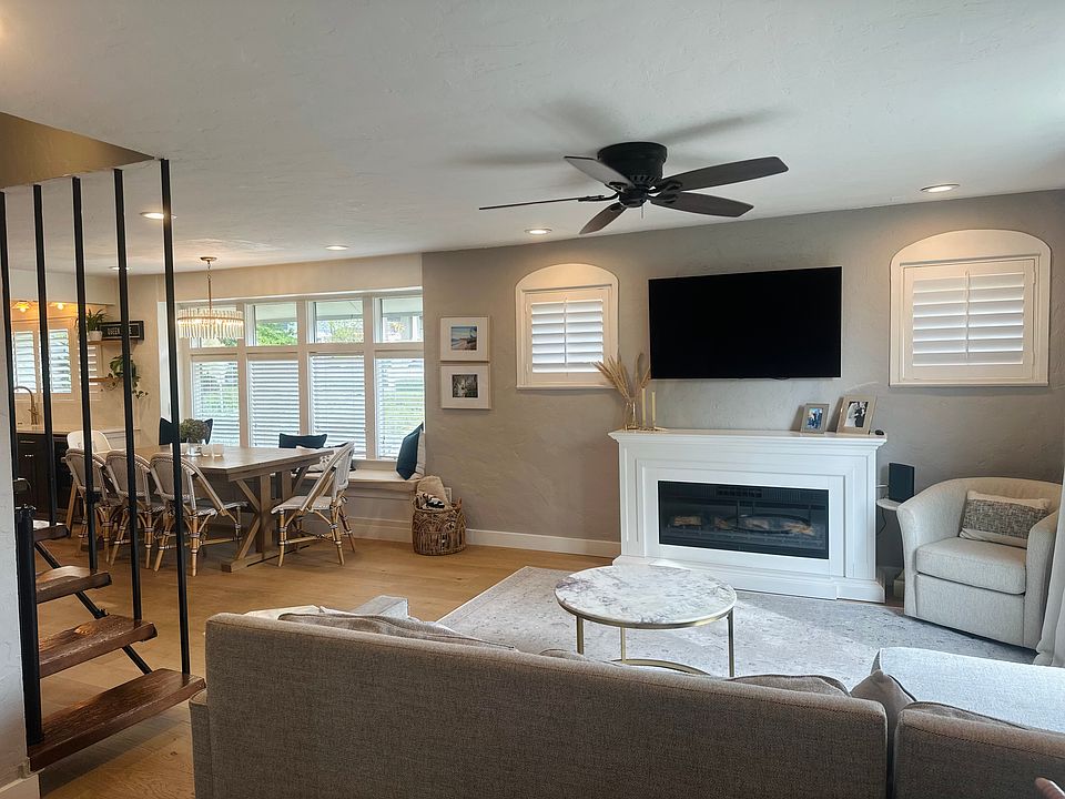 Main Floor: Entry & Living room