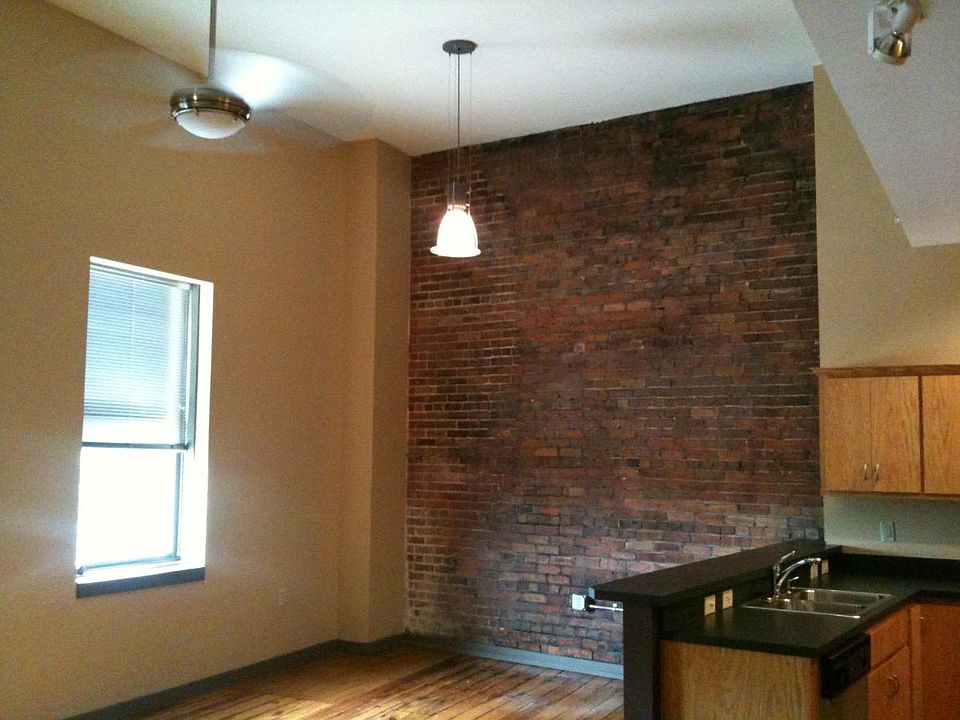 2nd image of 129 Franklin St Ste 205