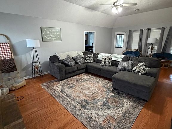 5th image of 628 White Oak Dr