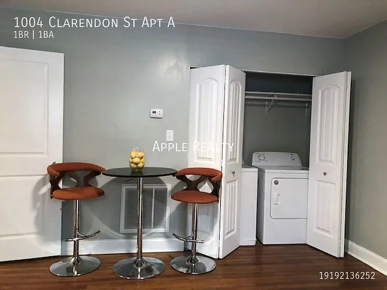1004 Clarendon St #A — Photo 7