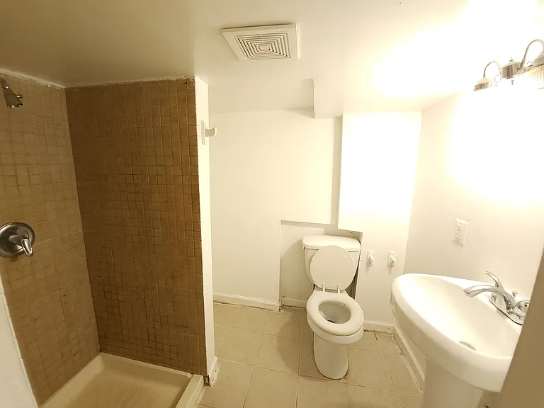 5023 Emo St — Photo 16