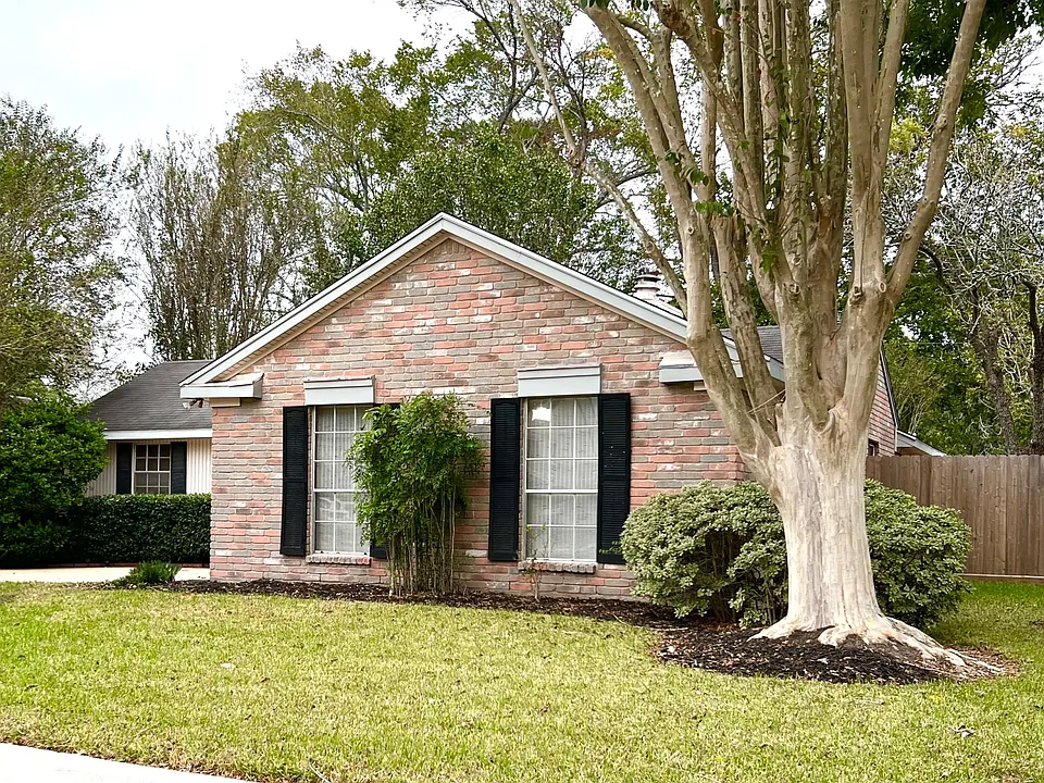 2307 Colleen Dr
