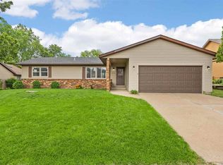 4114 Wedgewood Dr NE, Cedar Rapids, IA 52402