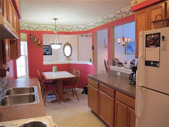 3rd image of 674 Ashberry Ln